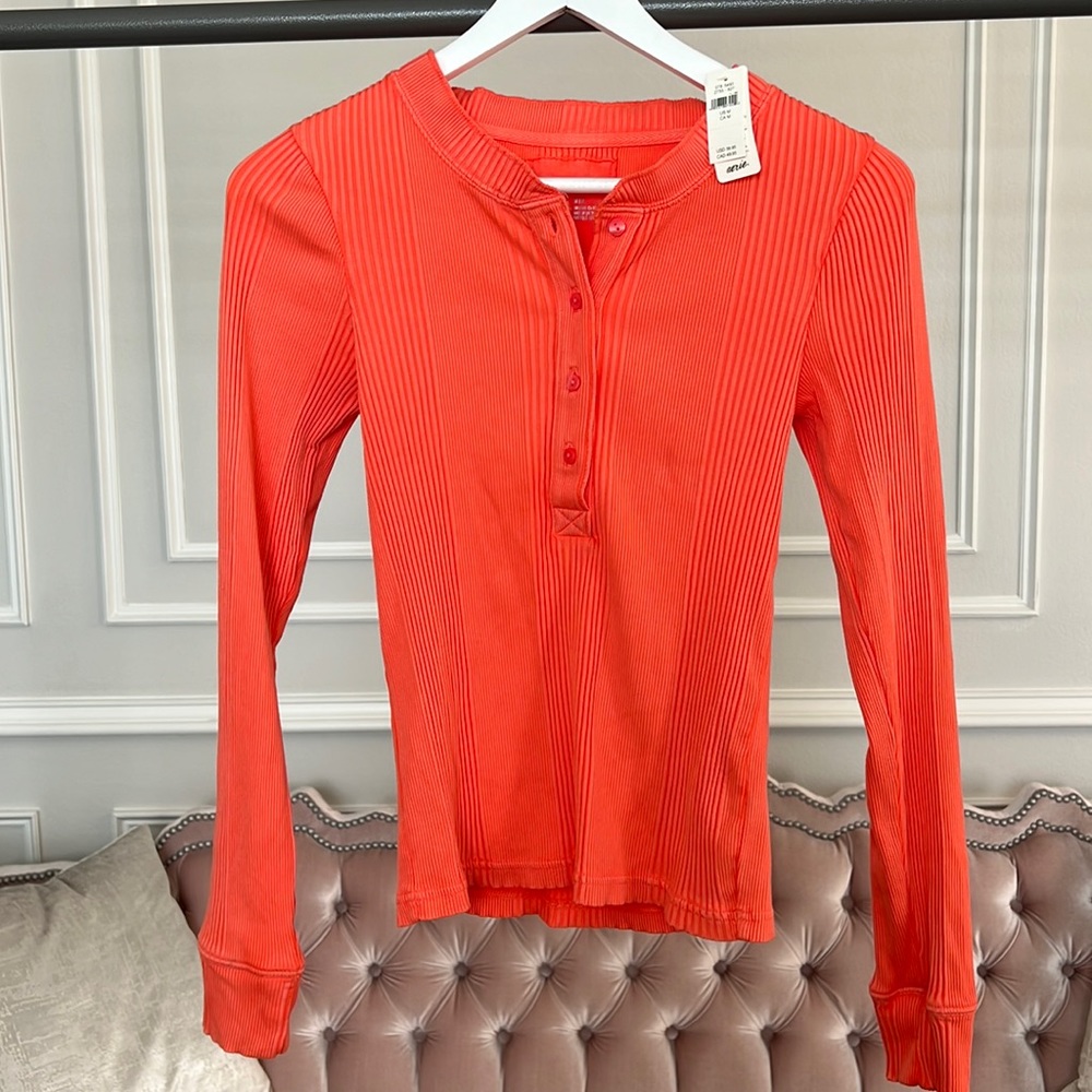 NWT AERIE LONG SLEEVES SHIRT SIZE M